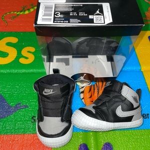 Jordan 1 Crib Bootie (Black/Grey) Boys 3C